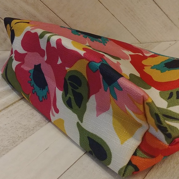 Clinique Floral Cosmetic Bag - Picture 4 of 5